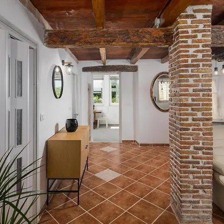 2 Bedroom Stunning In *