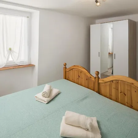2 Bedroom Awesome In * Vižinada
