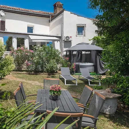 2 Bedroom Awesome In * Vizinada